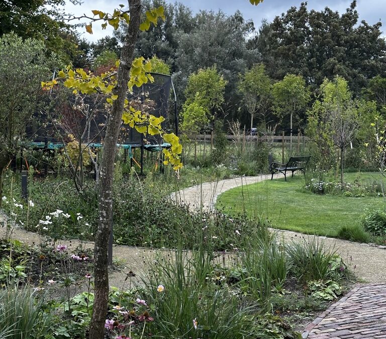 De landelijke tuin van 2000 m2